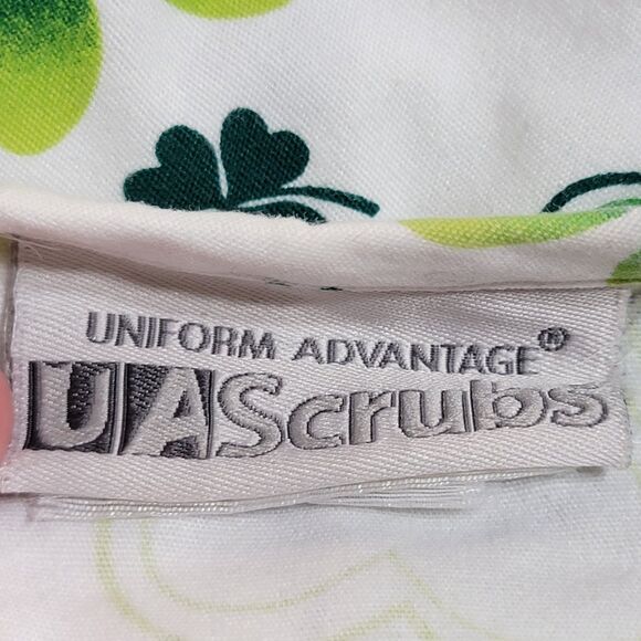 Uniform Advantage LS Scrub Jacket St. Patrick's Day "Kiss Me I'm Irish" Size XS - Picture 4 of 4